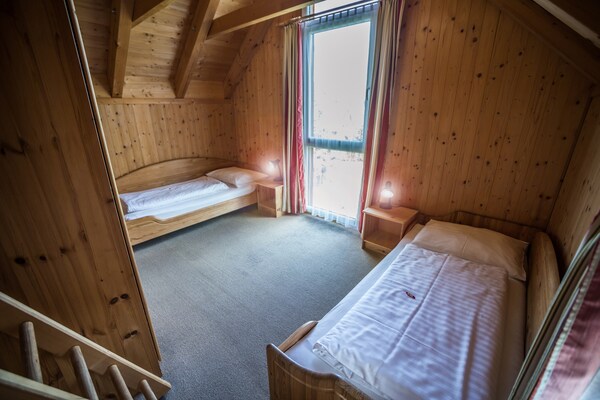 Knus chalet aan de golfbaan met sauna, 500m van de Kreischberg gondel - thumbnail 2