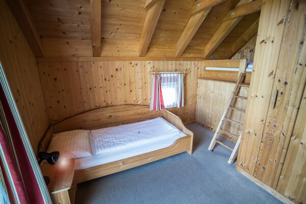 Knus chalet aan de golfbaan met sauna, 500m van de Kreischberg gondel - thumbnail 4