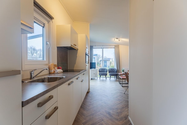 Chalet Schelp: licht vakantiehuis op familiecamping Duinhoeve in Zeeland - thumbnail 3