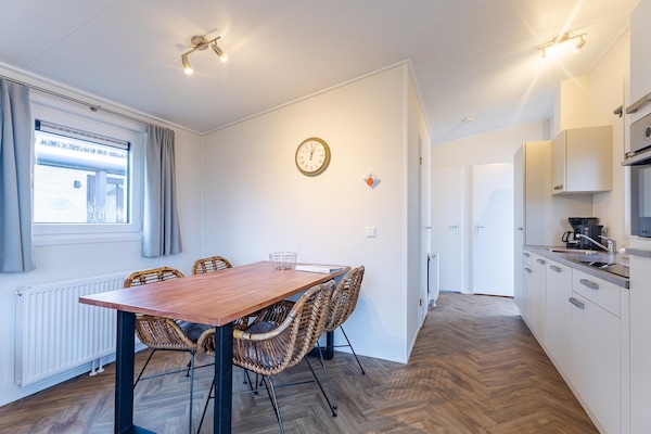 Chalet Schelp: licht vakantiehuis op familiecamping Duinhoeve in Zeeland - thumbnail 2