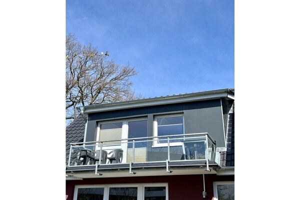 Licht appartement met balkon, op loopafstand van strand - thumbnail 2