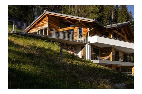Exclusief chalet voor 12 personen met privé badkamers in Mühlbach am Hochkönig - thumbnail 2