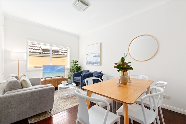 Licht appartement met 3 slaapkamers op loopafstand van Coogee Beach - thumbnail 1