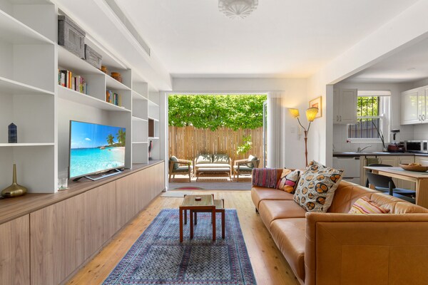 Modern appartement met 2 slaapkamers in het hart van Marrickville - thumbnail 1