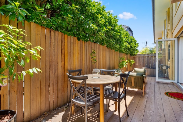 Modern appartement met 2 slaapkamers in het hart van Marrickville - thumbnail 2