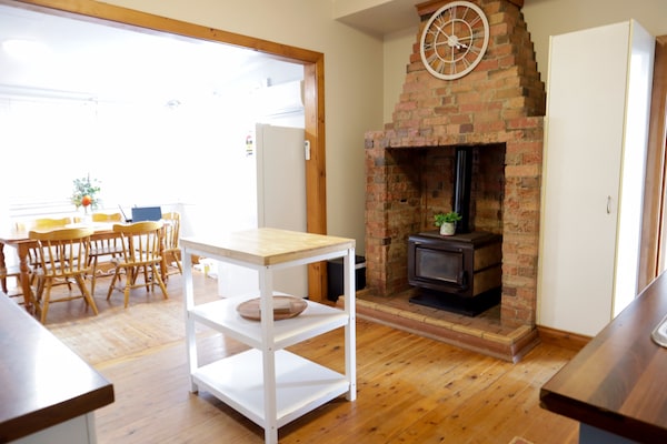 Ruim appartement met 3 slaapkamers in het hart van Tenterfield - thumbnail 4