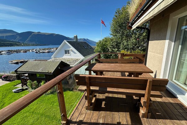 Panoramisch fjordappartement met balkon in Eidsvåg, 30 meter van zwemstrand - thumbnail 2