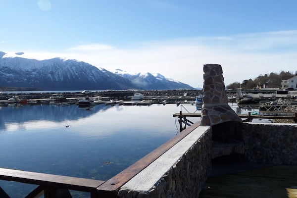 Panoramisch fjordappartement met balkon in Eidsvåg, 30 meter van zwemstrand - thumbnail 6