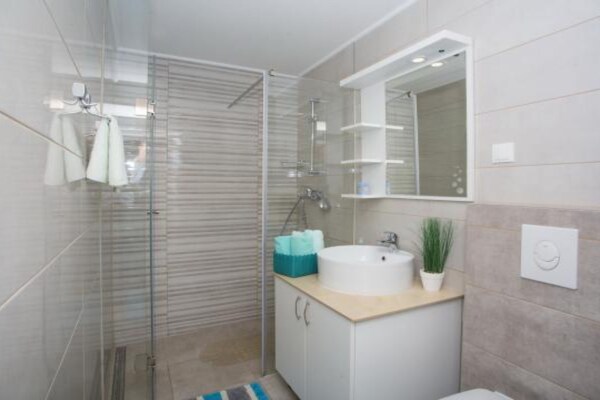 Podgora Azure Terrace Apartments - One Bedroom Apartment With Terrace And Sea View (A2) - thumbnail 3