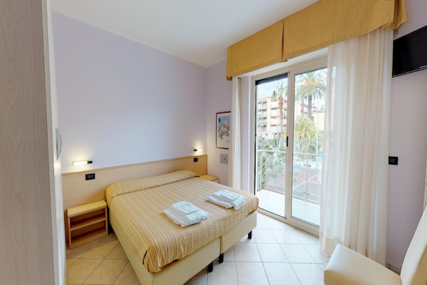 Knus appartement op 150m van strand met zwembad in Pietra Ligure - thumbnail 4
