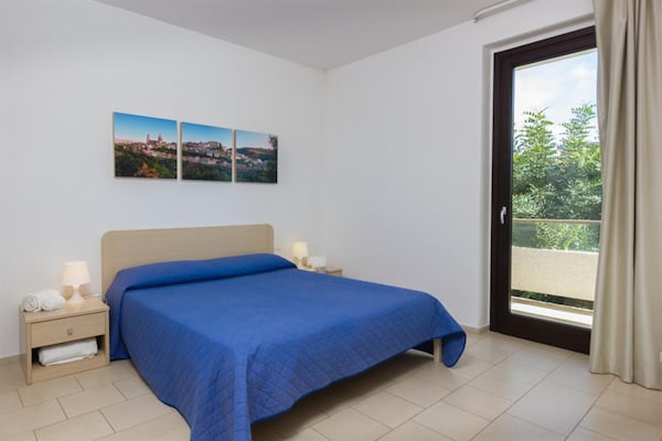 Luxe 2-slaapkamer appartement nabij zee in Marina di Ragusa, Sicilië - thumbnail 4