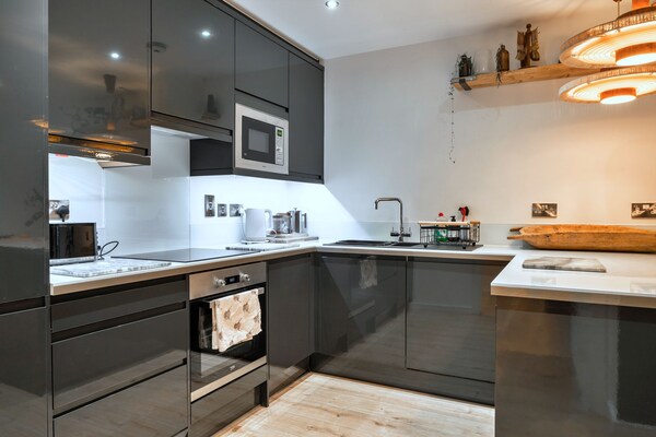 Plymouth City Apartment - thumbnail 5