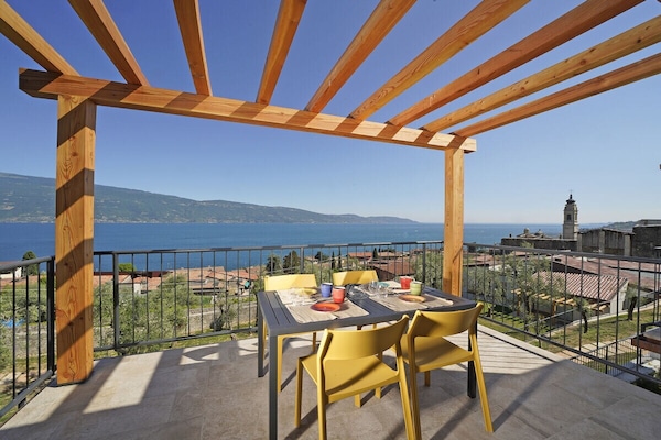 Modern vakantiehuis tussen olijfgaarden met panoramisch uitzicht op het Gardameer - thumbnail 2