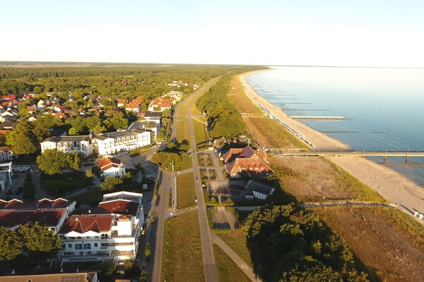 Luxe vrijstaand vakantiehuis op 50 meter van het strand en de pier van Zingst - thumbnail 1