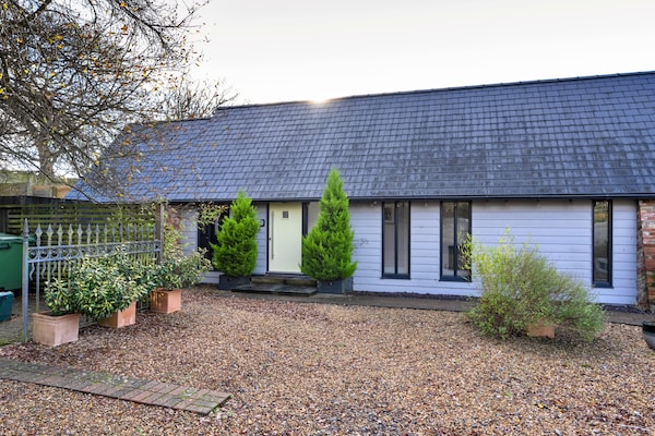 Ploughman's Row No. 1 At Dairy Cottages - Hampshire