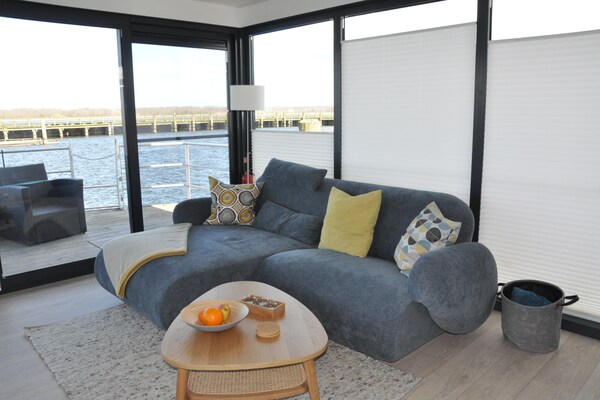 Floating House Rosi: unieke woonboot aan de Oostzee in Ribnitz-Damgarten - thumbnail 4