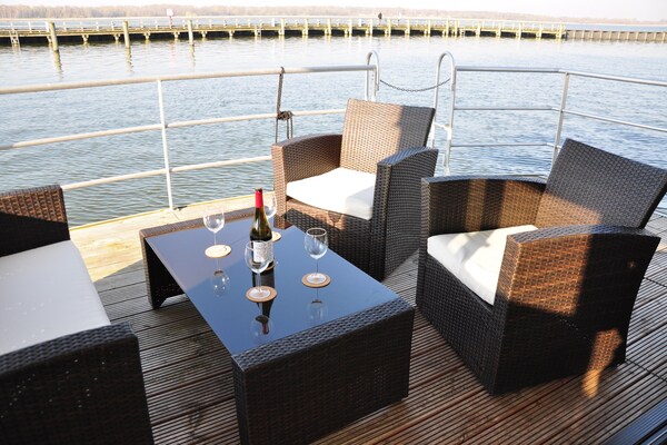 Floating House Rosi: unieke woonboot aan de Oostzee in Ribnitz-Damgarten - thumbnail 5