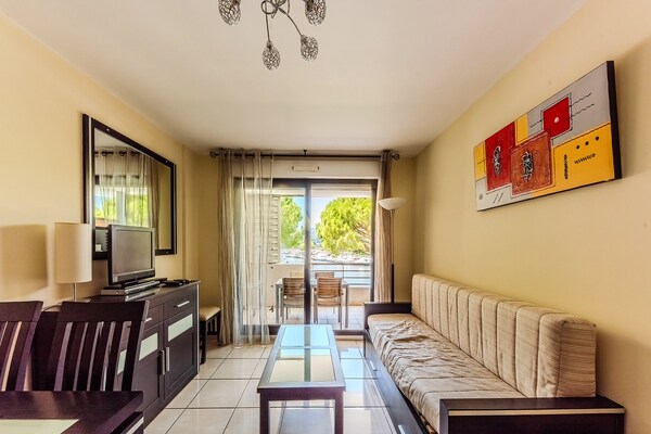 Zeezicht appartement in Mandelieu-la-Napoule, op 1 km van het strand - thumbnail 2