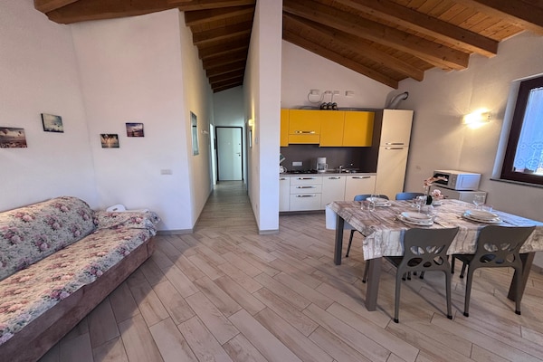 Centraal gelegen appartement in Brezzo di Bedero voor 4 personen - thumbnail 2