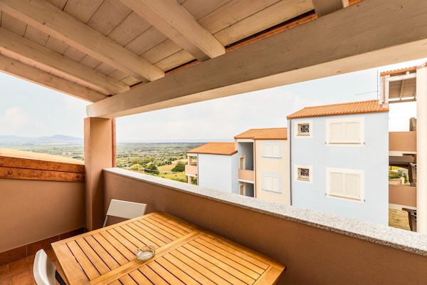 Luxe penthouse appartement met zwembad in Badesi - thumbnail 3