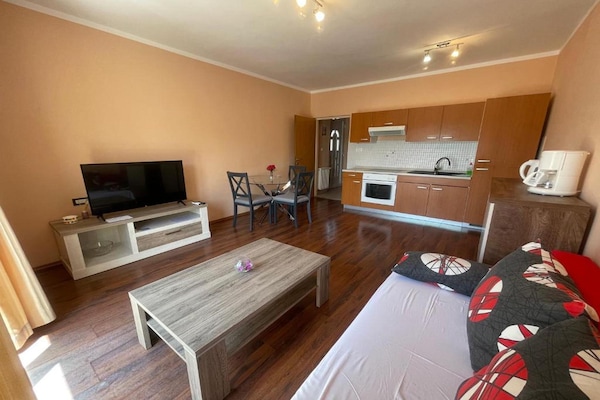 Op 300 m van het strand: appartement met privézwembad in Obrovac - thumbnail 1