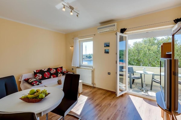 Op 300 m van het strand: sfeervol appartement in Obrovac - thumbnail 2