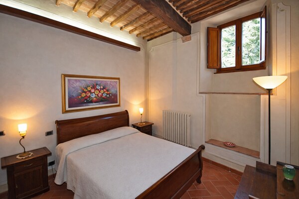 Ruim appartement in Toscaanse heuvels bij Volterra met zwembad en uitzicht - thumbnail 6