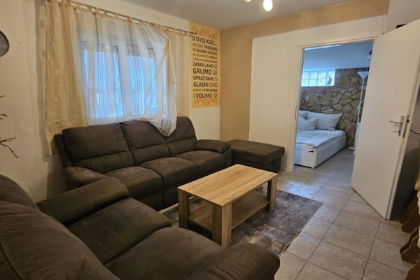 P STIL apartments - Three bedroom apartment with Hot Tub (ground floor) - thumbnail 2