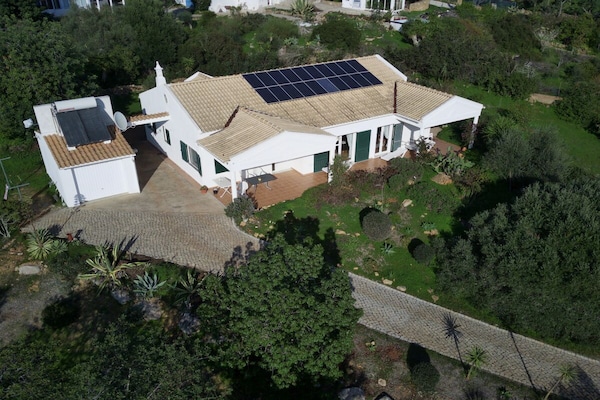 Duurzaam vakantiehuis met zeezicht bij Olhão, Algarve - thumbnail 1