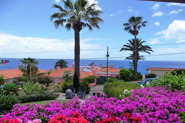 Zonnig vakantiehuis met oceaanzicht in Caniço de Baixo, Madeira - thumbnail 5