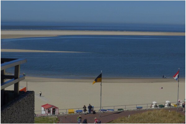 Appartement 74 met zeezicht en balkon op 100m van het centrum van Borkum - thumbnail 1