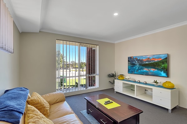 Ruim appartement in Byford met 3 slaapkamers en eigen binnenplaats - thumbnail 2