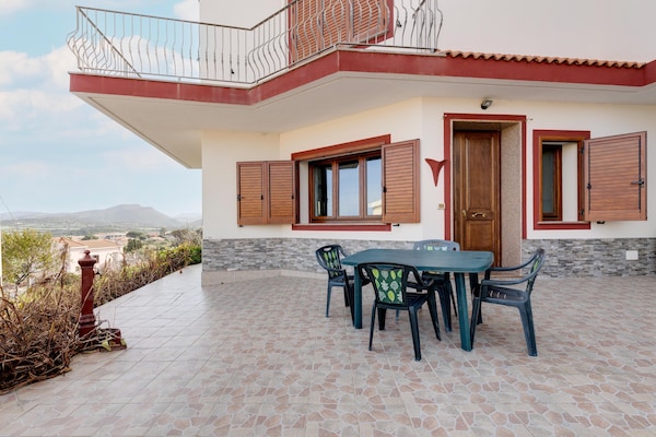 Op 600 m van zee: Ruim appartement voor 9 personen in Castelsardo - thumbnail 5