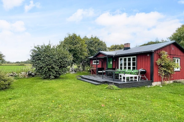 Op 850 m van zee: sfeervol vakantiehuis voor 8 personen in Löttorp - thumbnail 1