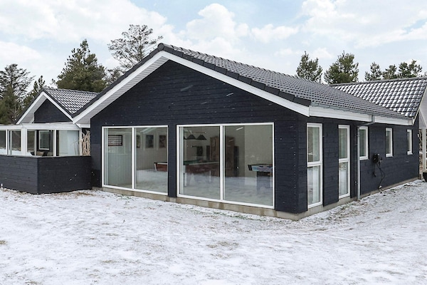 Ruim vakantiehuis voor 10 personen bij Blokhus, 1,3 km van strand - thumbnail 1