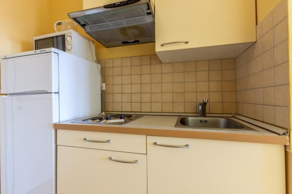 Apartments Radevenjić - Standard One Bedroom Apartment with Sea View and Terrace - thumbnail 3
