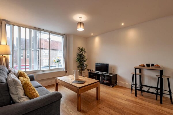 Ruim appartement in Newbury, vlakbij het kanaal en de renbaan - thumbnail 6
