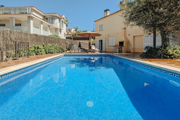Privézwembad en ruimte in Villa Francina in Blanes - thumbnail 6