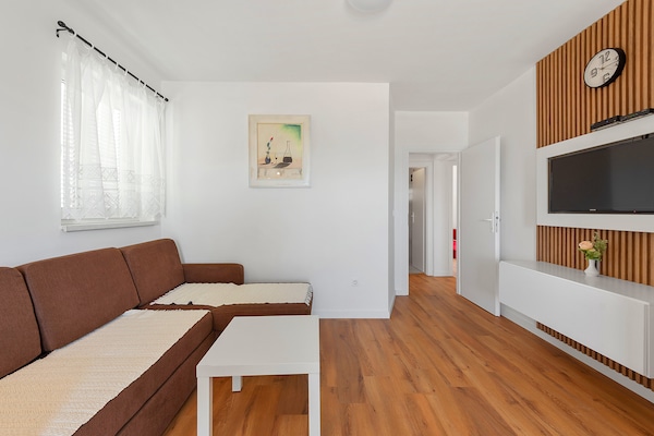 Modern appartement Tania 8 op 100 meter van de Adriatische kust - thumbnail 1