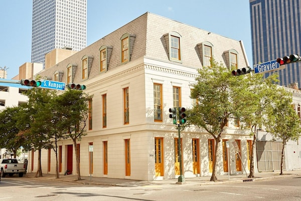 Five-bedroom Apartment - New Orleans, LA