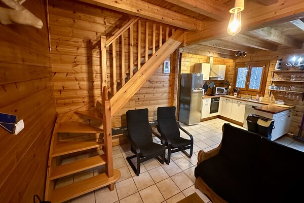 Stijlvol chalet aan de golfbaan met panoramisch uitzicht op het Sancy-massief - thumbnail 6