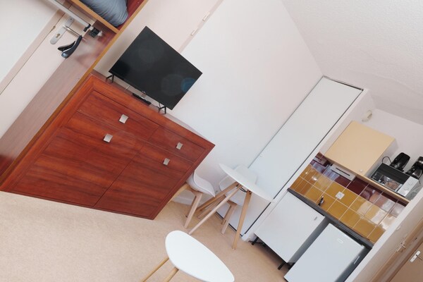 Licht studio-appartement met zwembad op 1 km van het strand in Agde - thumbnail 5