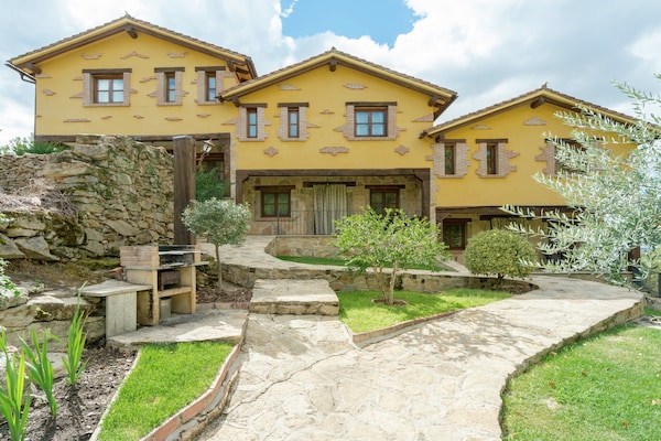 Op 1,0 km van het centrum: ruim vakantiehuis in Casas del Monte - thumbnail 2