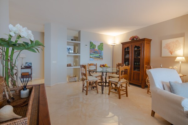 Luxe zeezicht appartement Marbella met verwarmd zwembad en golf ligging - thumbnail 3