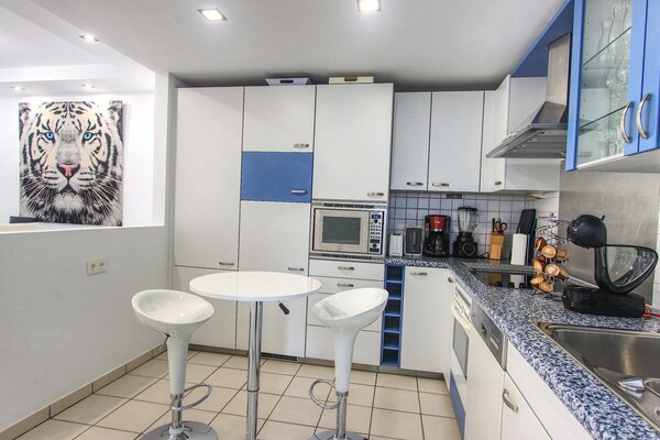 Luxe strandappartement met jacuzzi in Golden Beach, Marbella - thumbnail 4