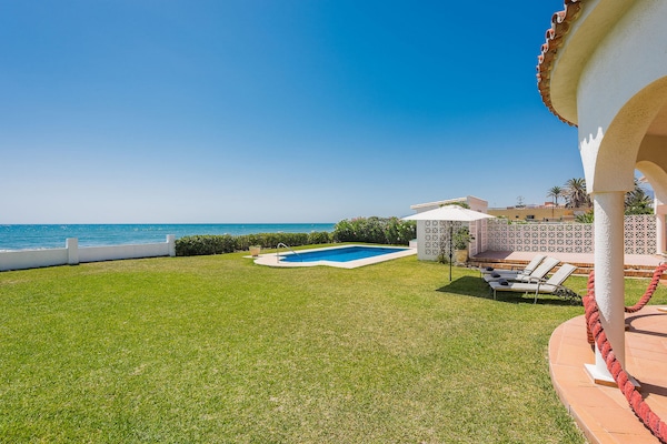 Beachfront Villa Marbesa: direct aan zee met privézwembad en uitzicht op Gibraltar - thumbnail 6