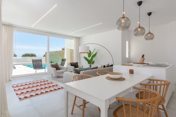 Op 1,4 km van het strand: Moderne villa met privézwembad in Mijas Costa - thumbnail 3