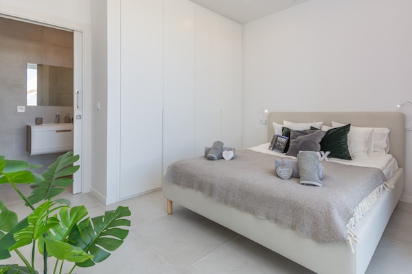 Op 1,4 km van het strand: Moderne villa met privézwembad in Mijas Costa - thumbnail 5