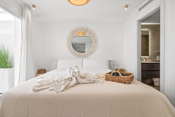 Aan het strand: Modern appartement in Alcazaba Lagoon, Casares - thumbnail 4