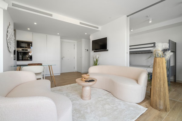 Aan het strand: Modern appartement in Alcazaba Lagoon, Casares - thumbnail 2